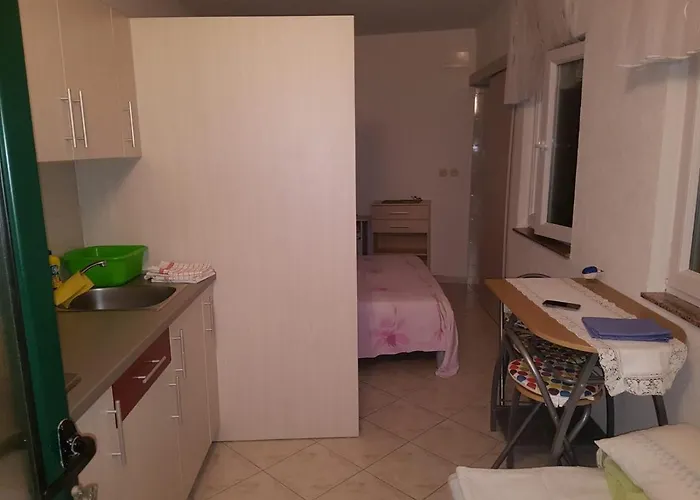 Dinjiska 9386a Povljana