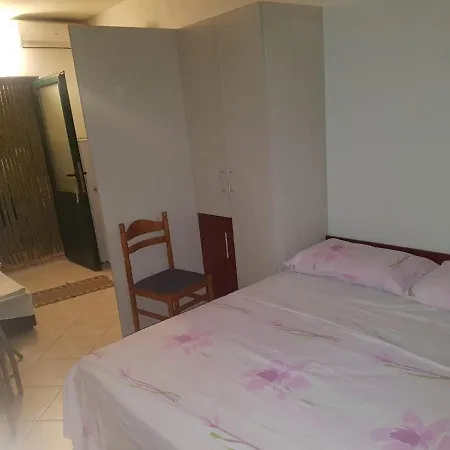 Dinjiska 9386a Appartement Povljana
